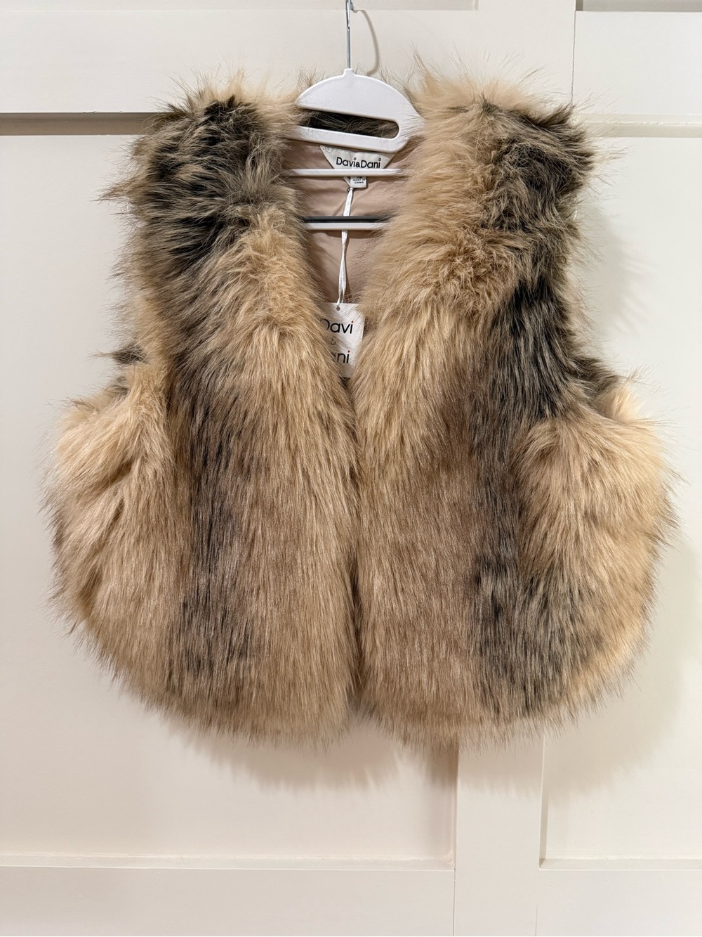 DAVI & DANI Women’s Faux Fur Vest in Tan and Brown